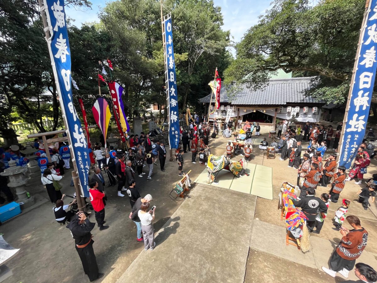 2023年 多度津町山階・春日神社 秋季例大祭 拝殿前 向井獅子組 北山獅子組