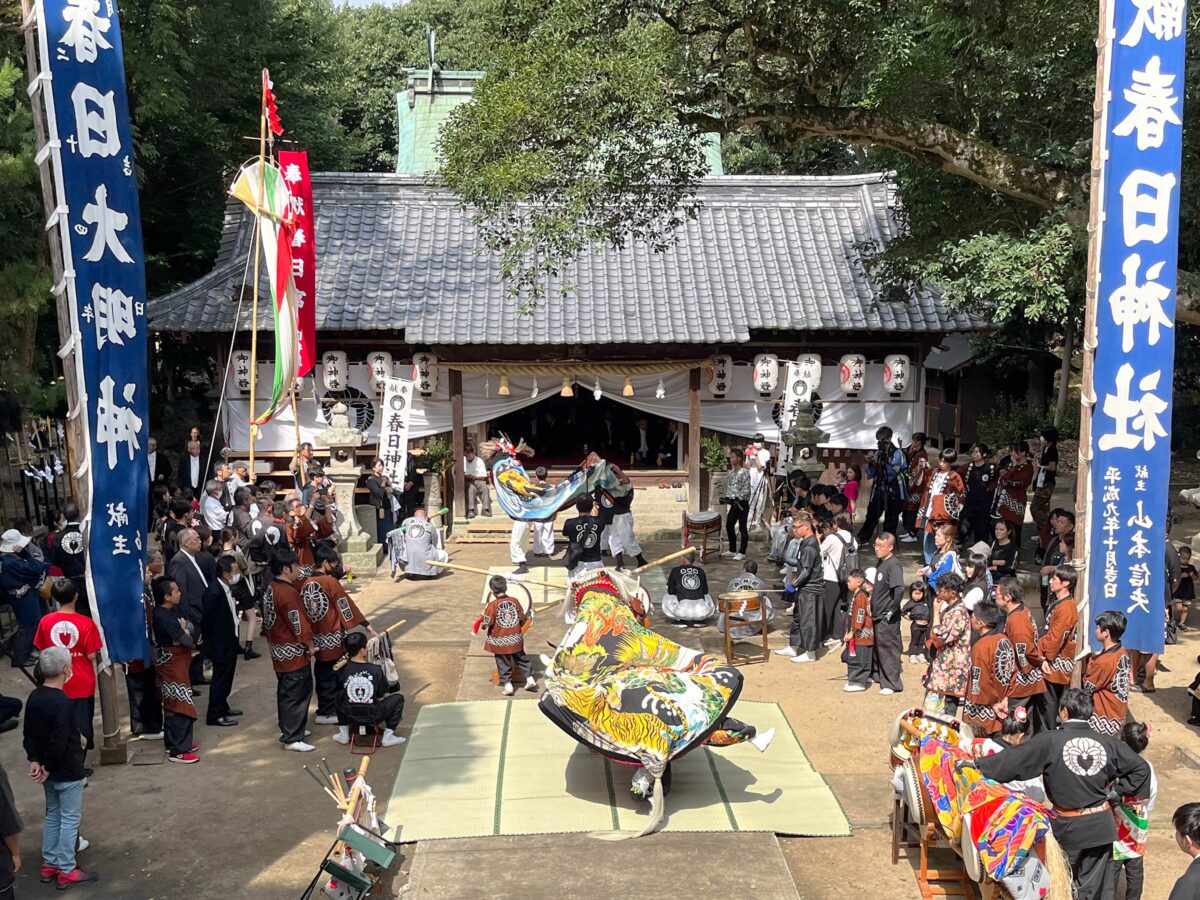 2023年 多度津町山階・春日神社 秋季例大祭 拝殿前 向井獅子組 北山獅子組