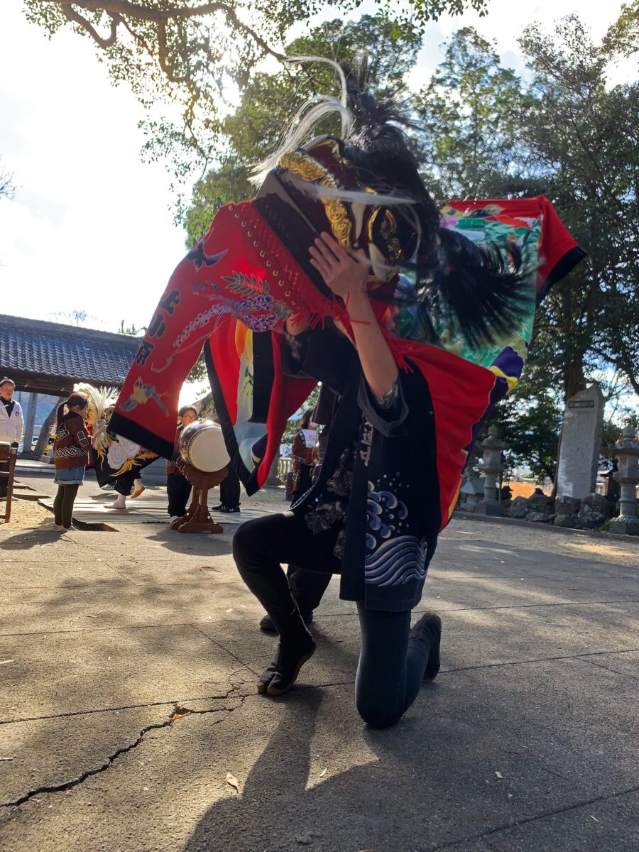 2023年 多度津町山階・春日神社 お披露目演舞 拝殿前での競演 上小原獅子組 北山獅子組