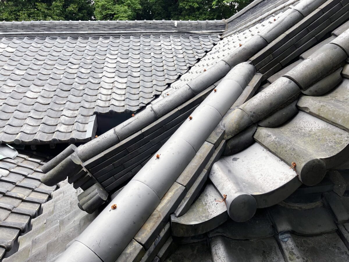 2023年 多度津町山階・春日神社 拝殿 棟瓦