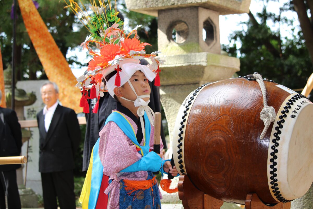 2024年 多度津町山階・春日神社 秋季例大祭 拝殿前 上小原獅子組