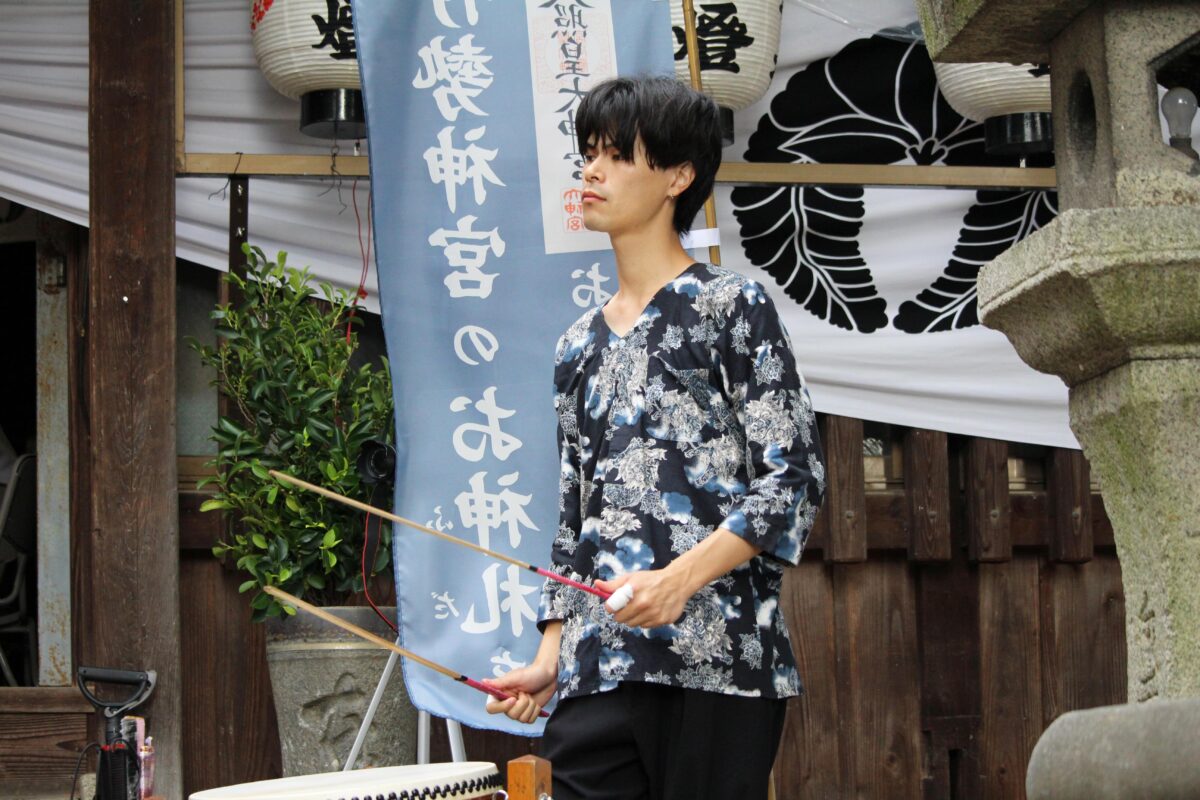 2024年 多度津町山階・春日神社 秋季例大祭 拝殿前 上小原獅子組