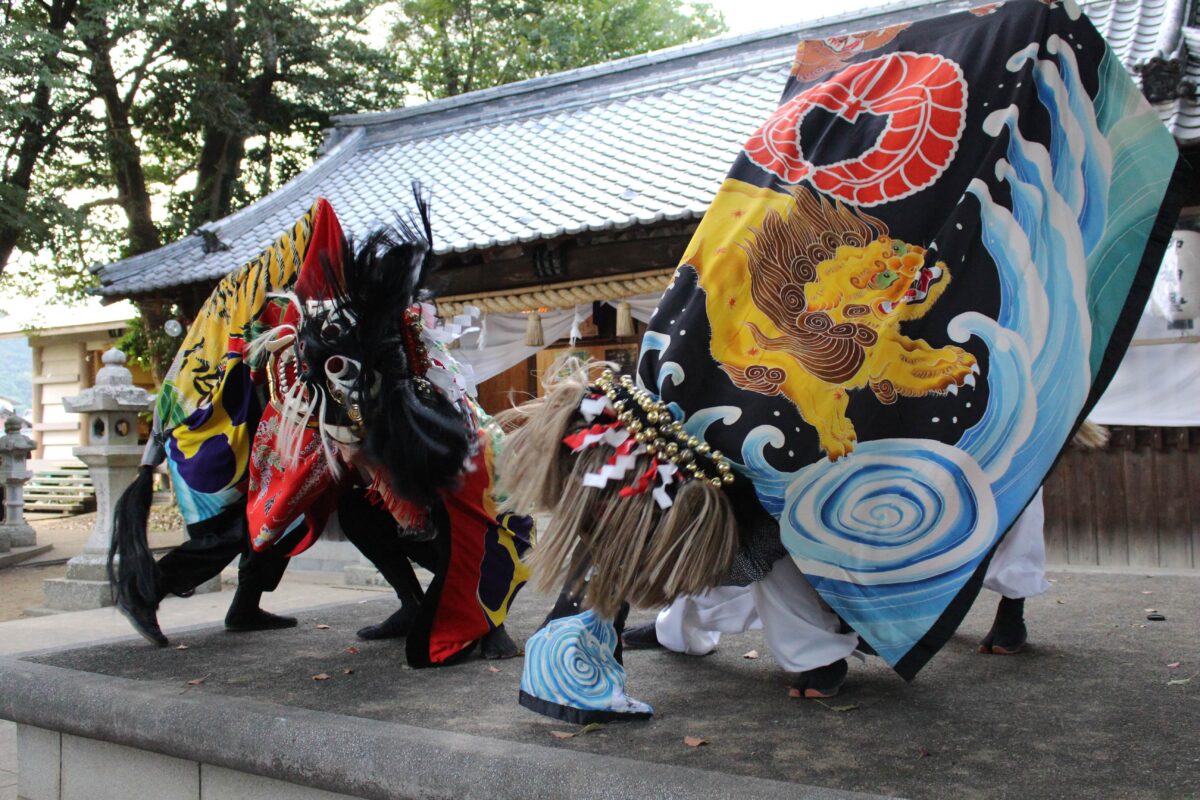 2024年 多度津町山階・春日神社 秋季例大祭 舞い込み 上小原獅子組 向井獅子組