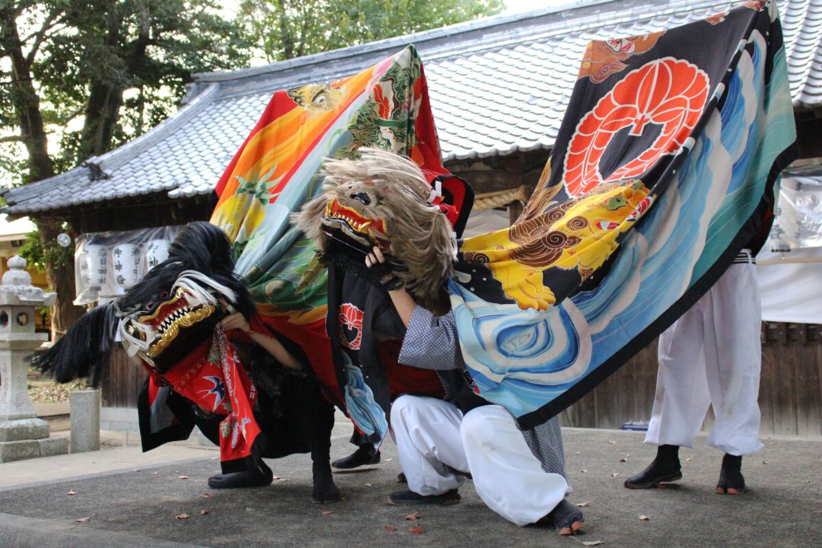 2024年 多度津町山階・春日神社 秋季例大祭 舞い込み 上小原獅子組 向井獅子組
