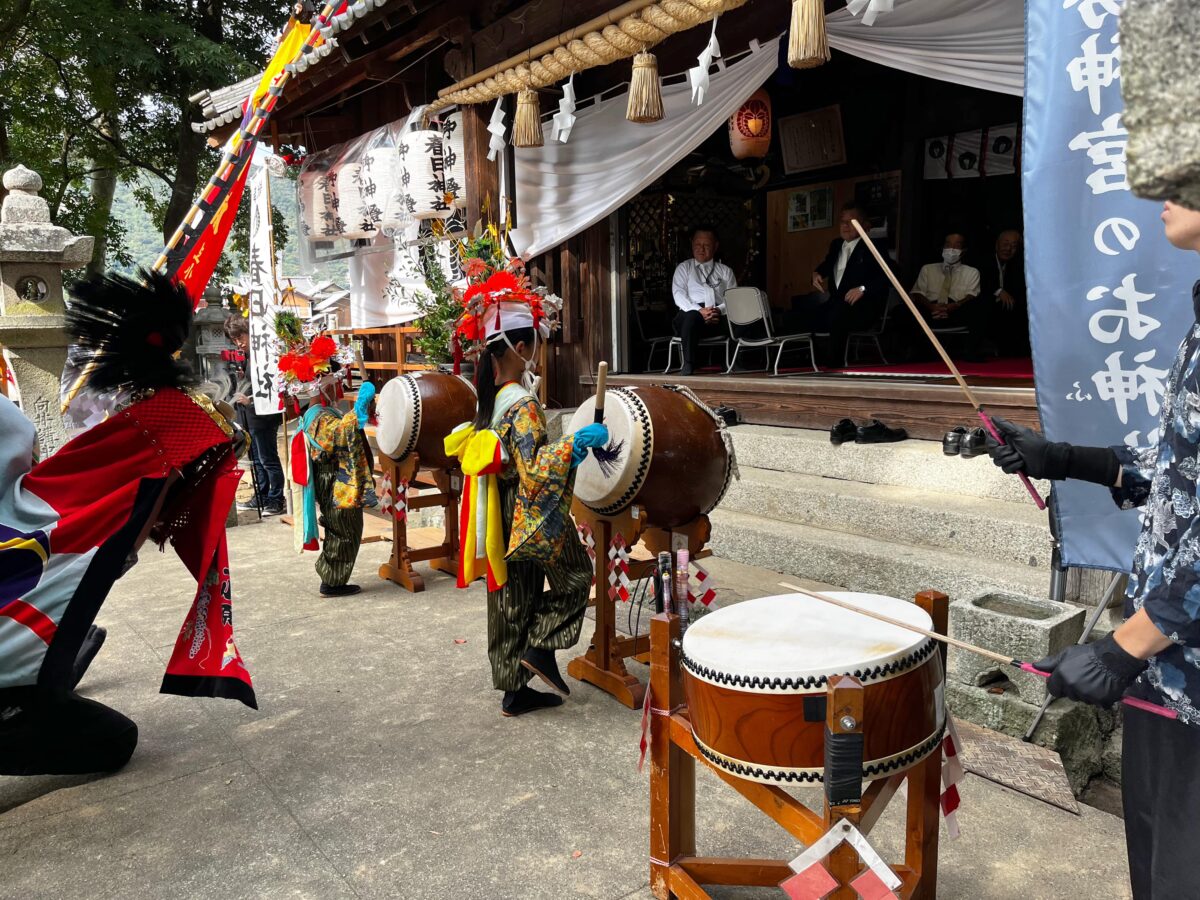 2024年 多度津町山階・春日神社 秋季例大祭 拝殿前 上小原獅子組