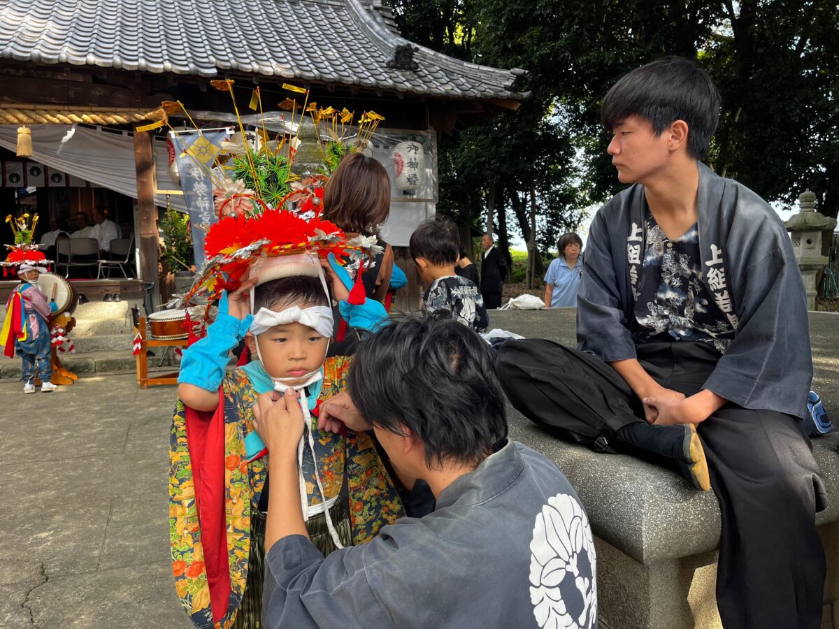 2024年 多度津町山階・春日神社 秋季例大祭 拝殿前 上小原獅子組