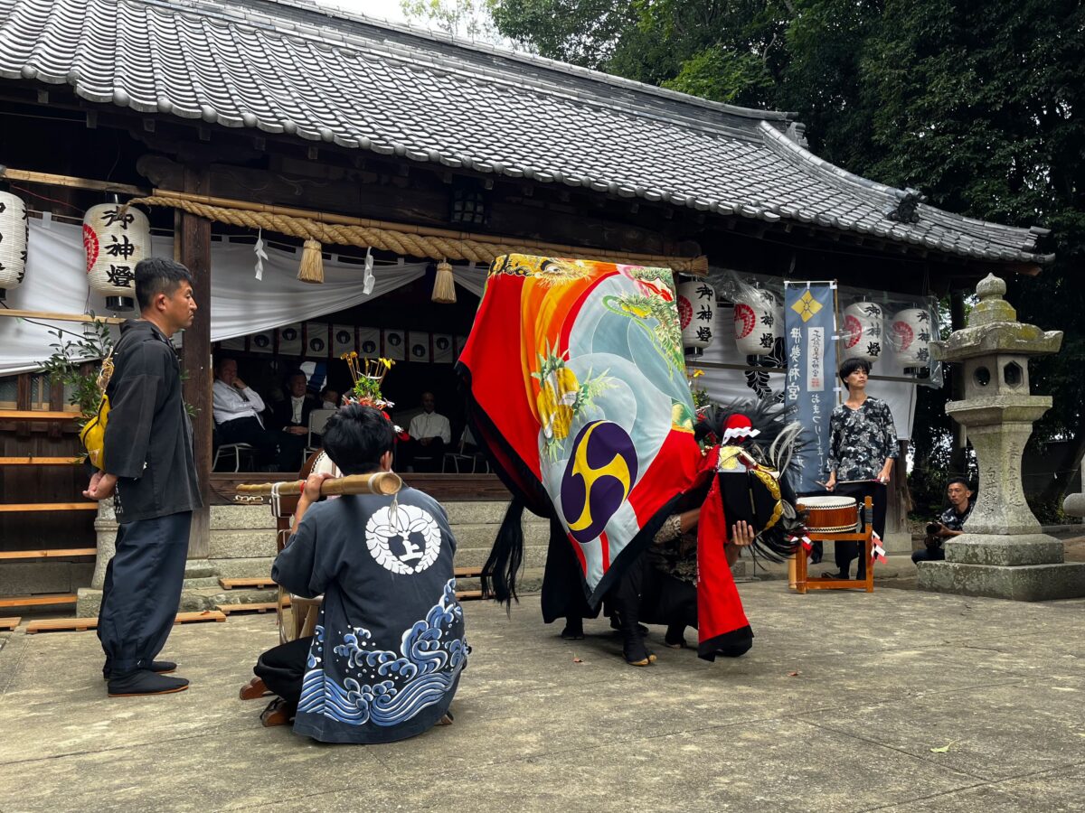 2024年 多度津町山階・春日神社 秋季例大祭 拝殿前 上小原獅子組