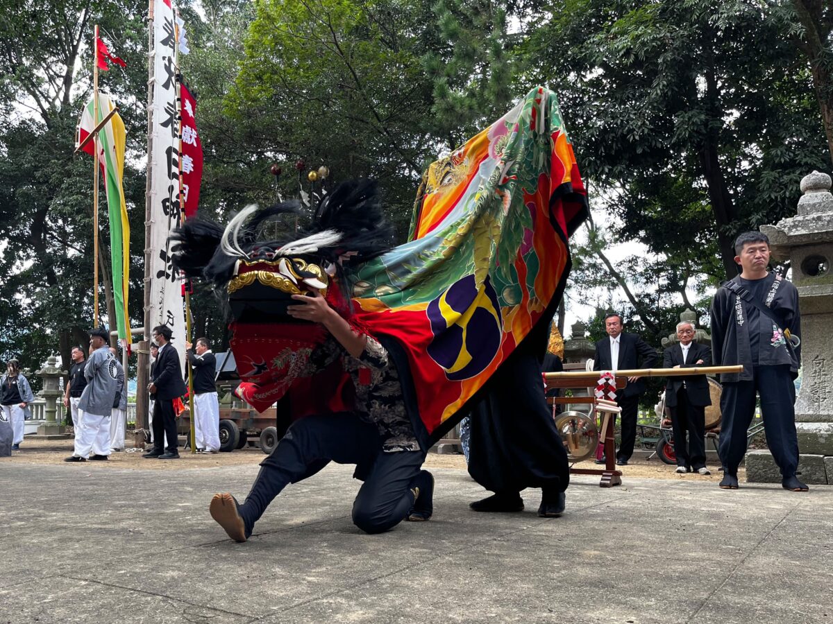 2024年 多度津町山階・春日神社 秋季例大祭 拝殿前 上小原獅子組