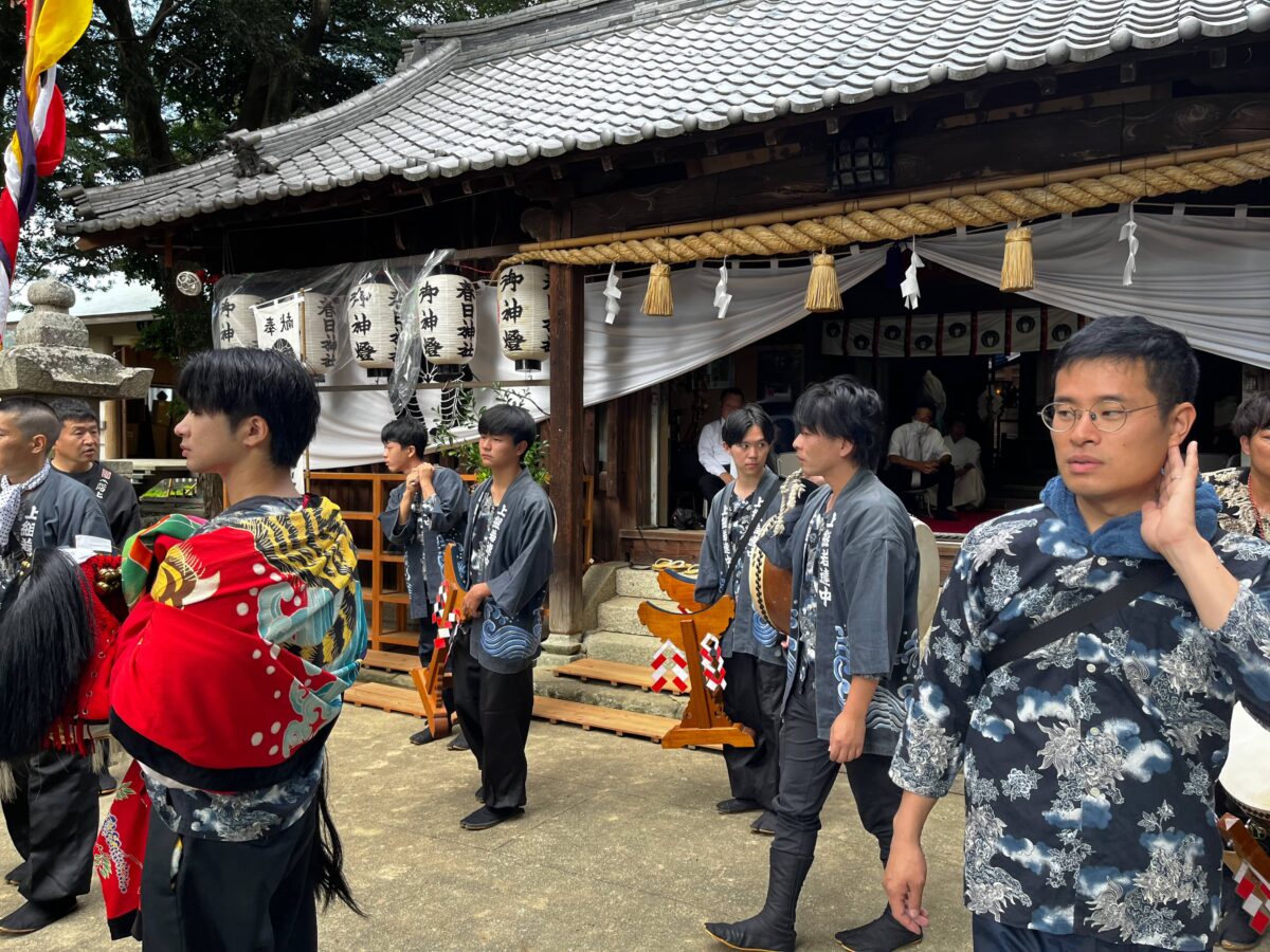 2024年 多度津町山階・春日神社 秋季例大祭 拝殿前 上小原獅子組