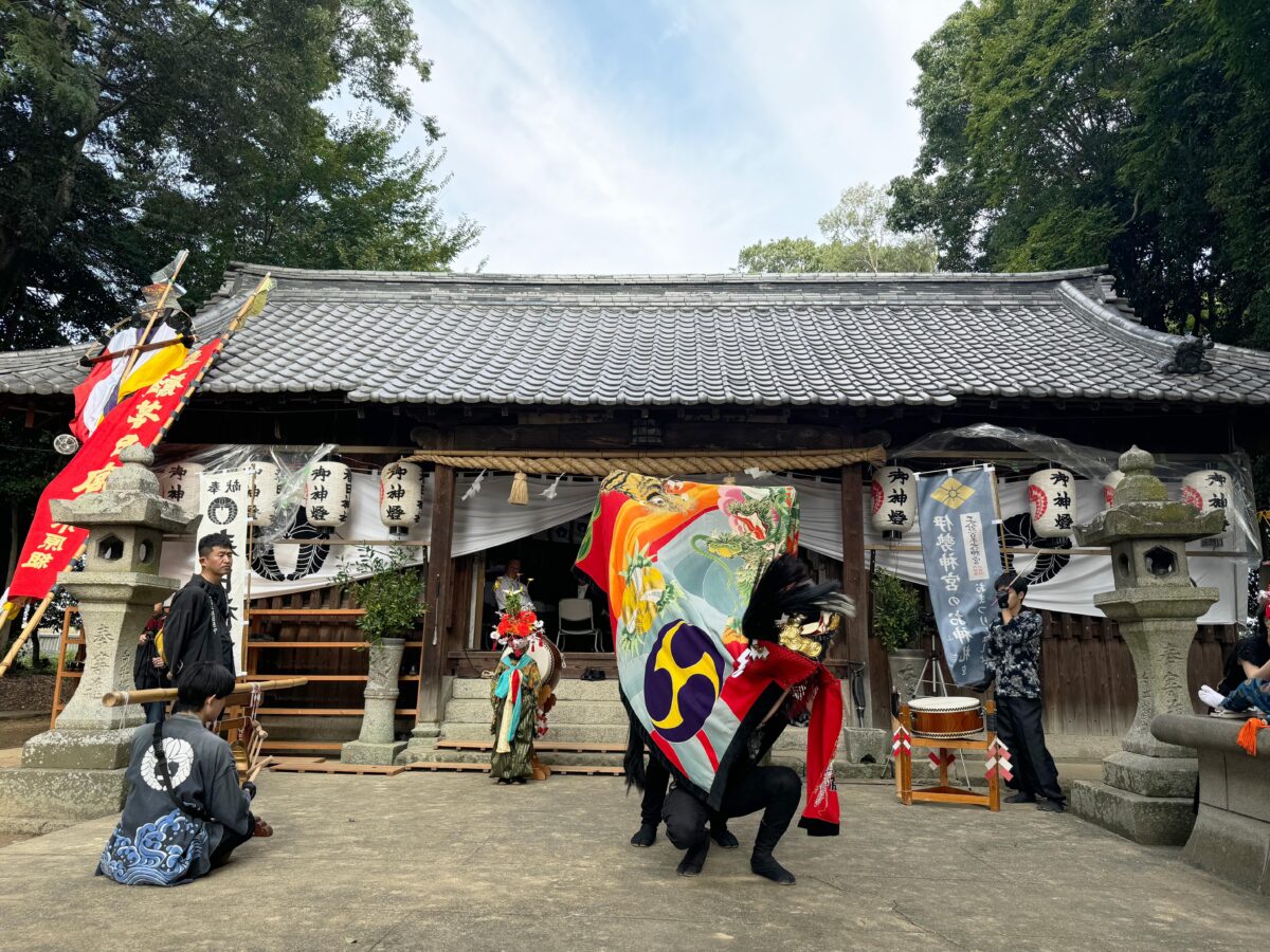 2024年 多度津町山階・春日神社 秋季例大祭 拝殿前 上小原獅子組