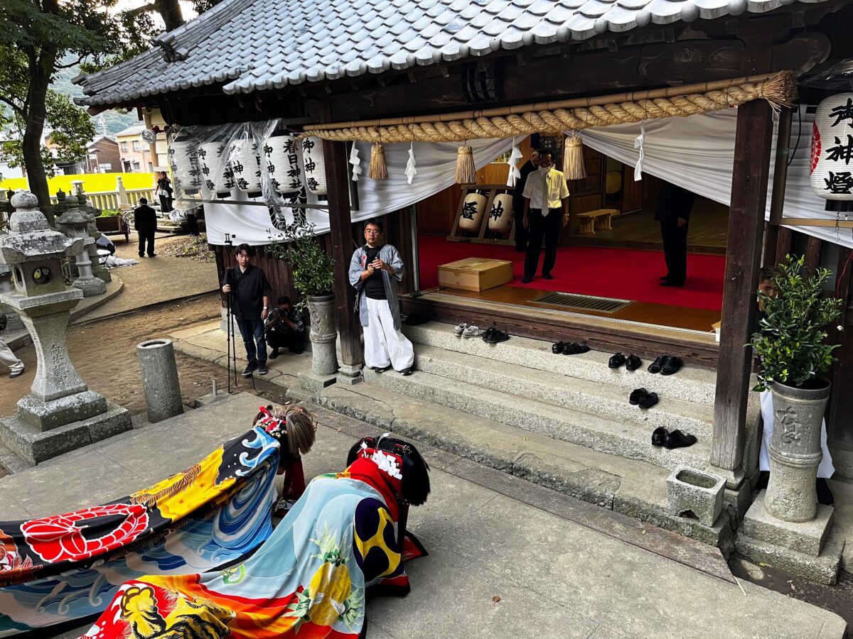 2024年 多度津町山階・春日神社 秋季例大祭 舞い込み 上小原獅子組 向井獅子組