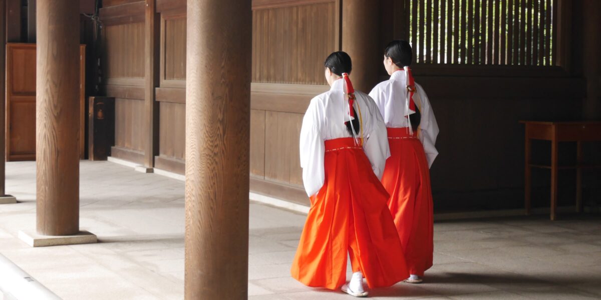 神社イメージ(神宮の巫女)