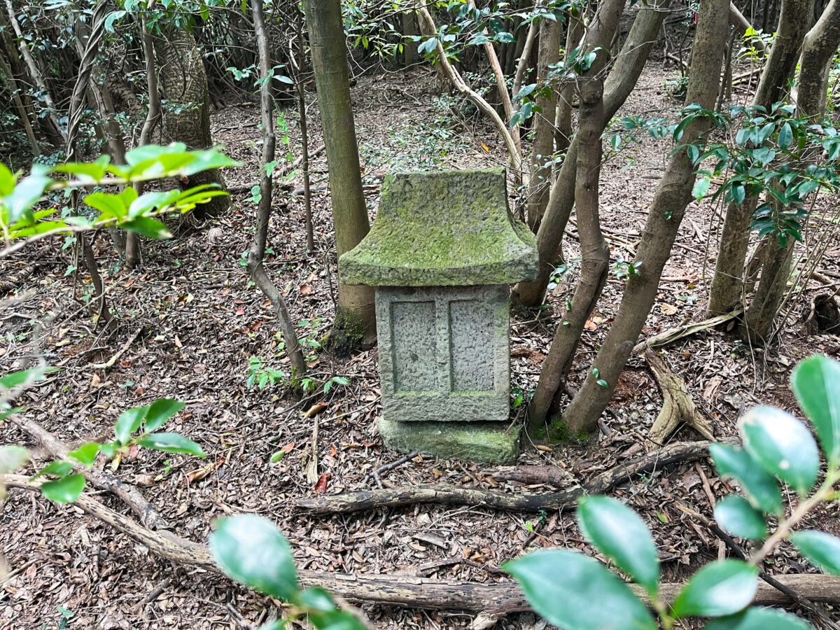 弥谷山 龍王社の祠(正面)