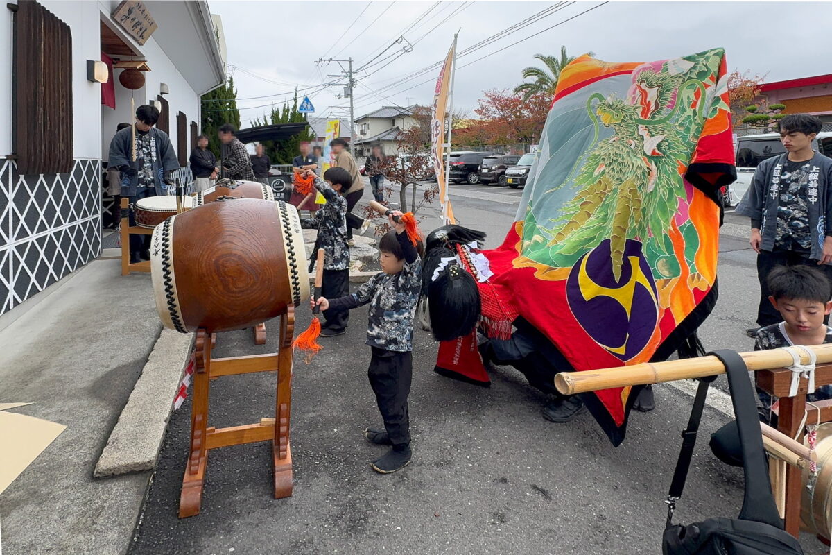 2025年 お好み焼＆もんじゃ焼 おかげさん ヘンド獅子 上小原獅子組