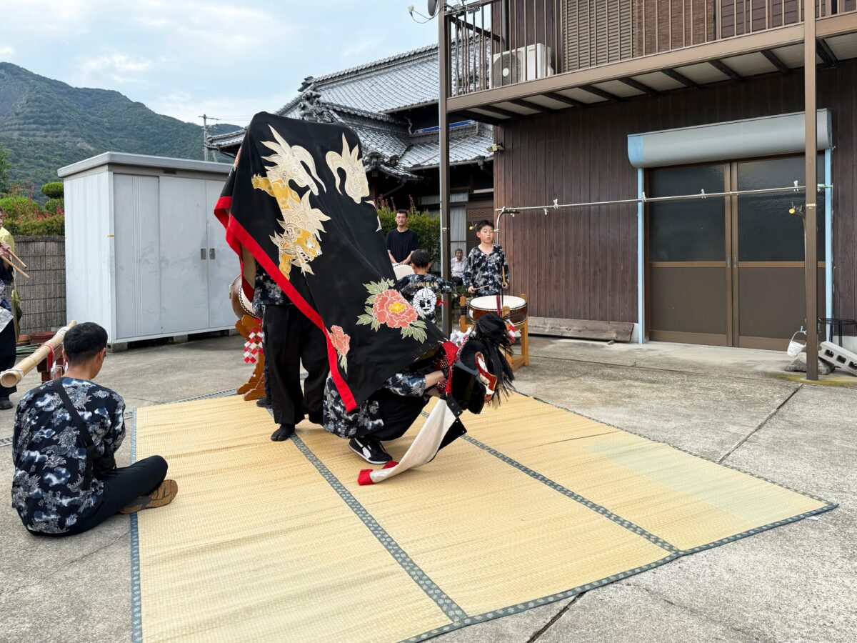 2025年 多度津町山階 秋祭り 村遣い 上小原獅子組