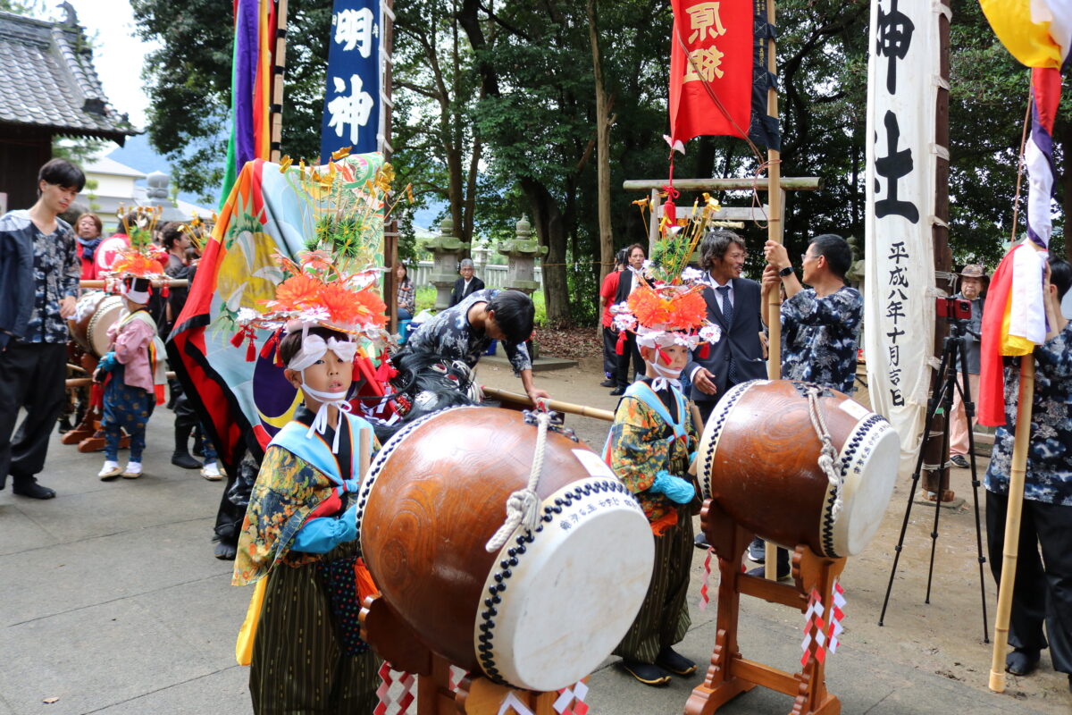 2025年 多度津町山階・春日神社 秋季例大祭 拝殿前 上小原獅子組