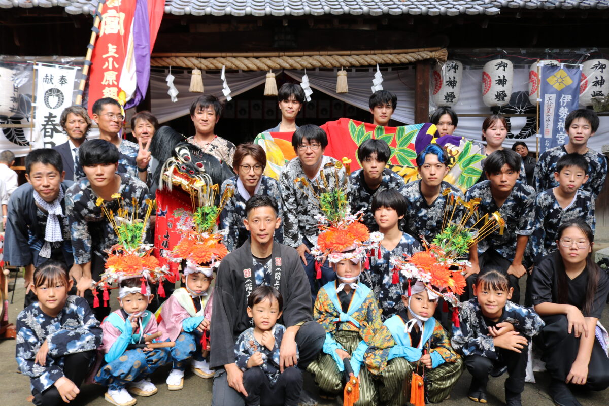 2025年 多度津町山階・春日神社 秋季例大祭 拝殿前 記念 集合写真 上小原獅子組