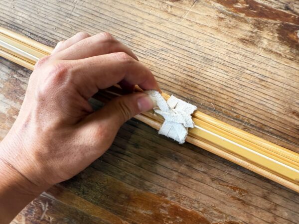 竹刀の中結を解く