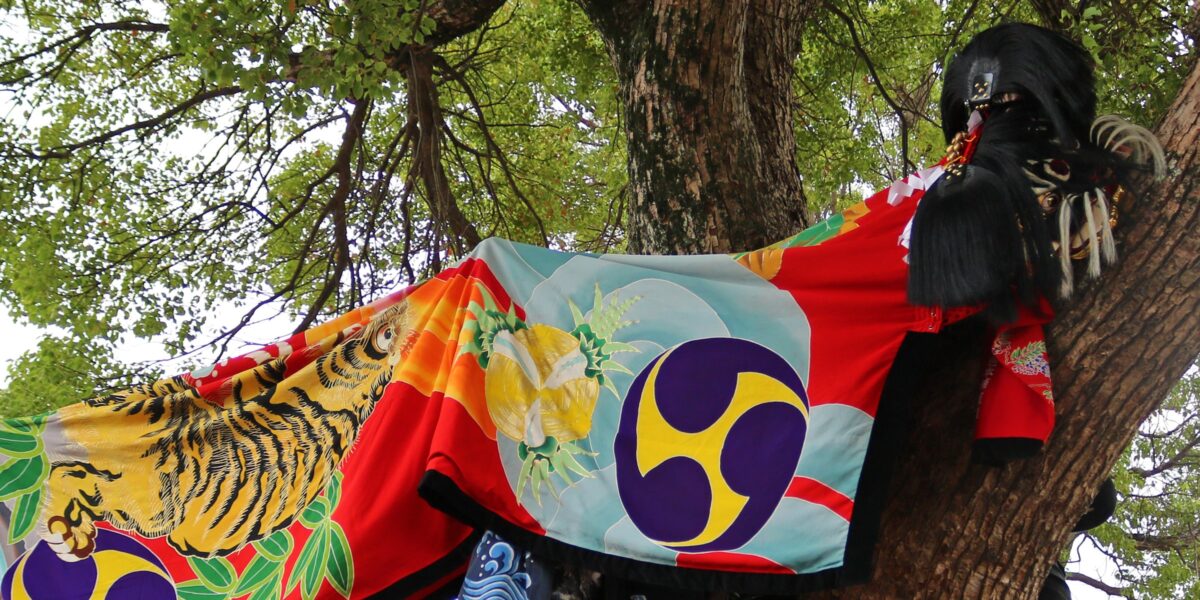 多度津町山階・春日神社 秋季例大祭 獅子頭と油単 上小原獅子組