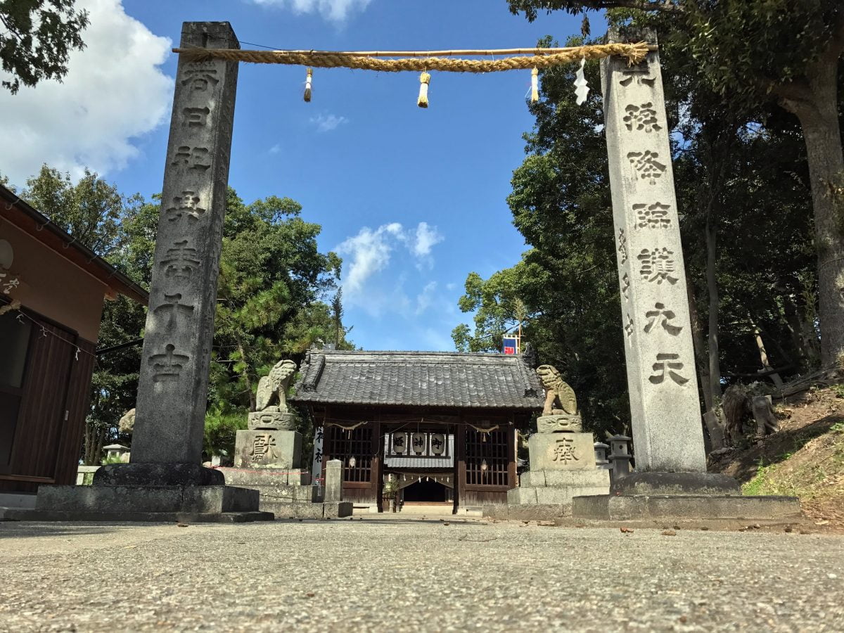 多度津町山階・春日神社 注連柱