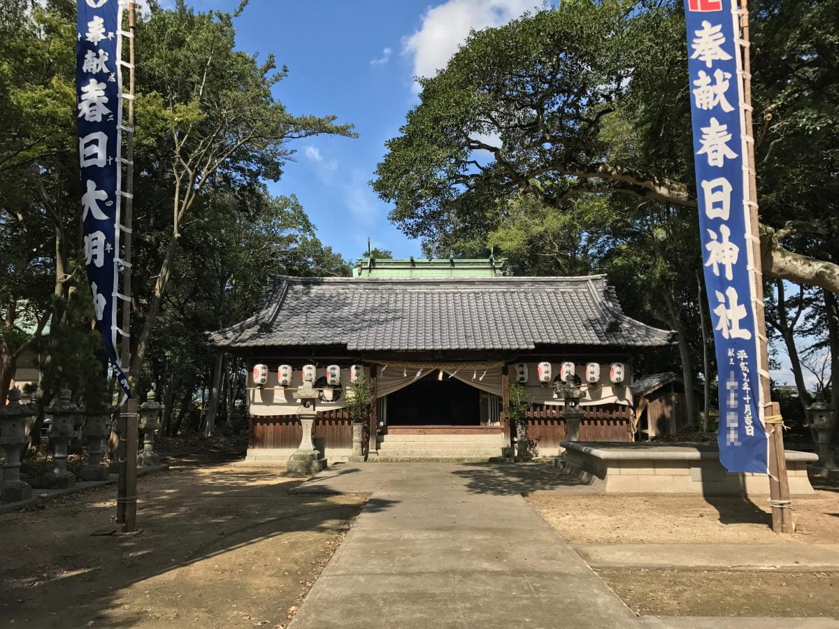 多度津町山階・春日神社 拝殿 広前