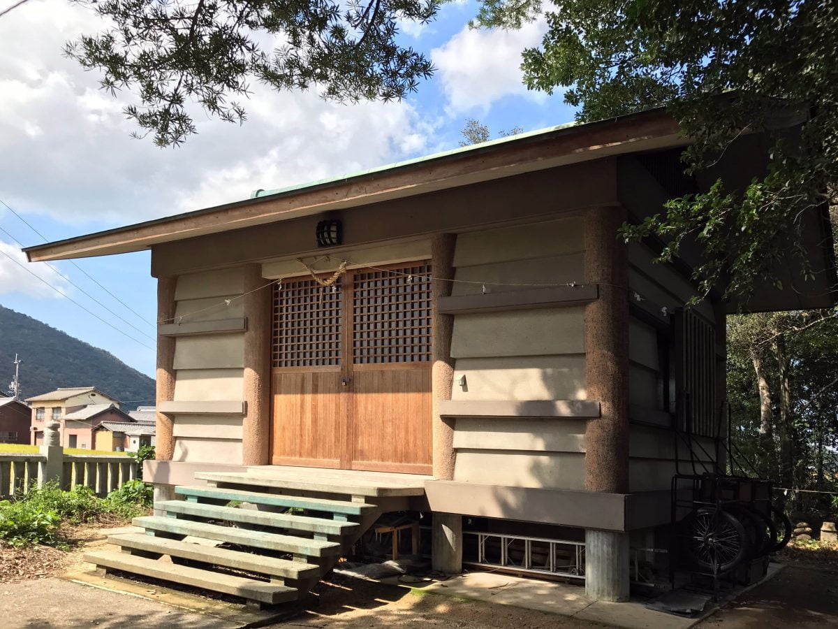 多度津町山階・春日神社 収蔵庫