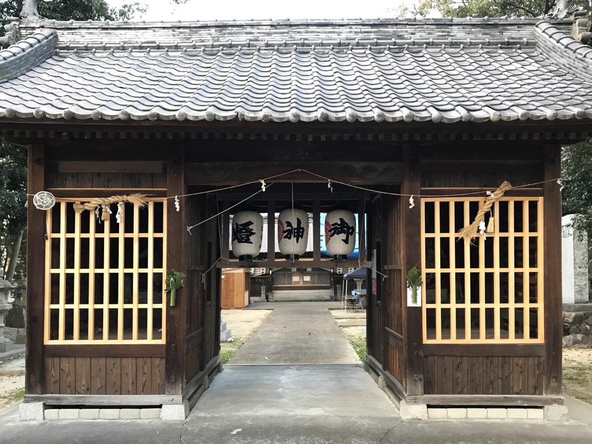 多度津町山階・春日神社 元旦祭 随神門