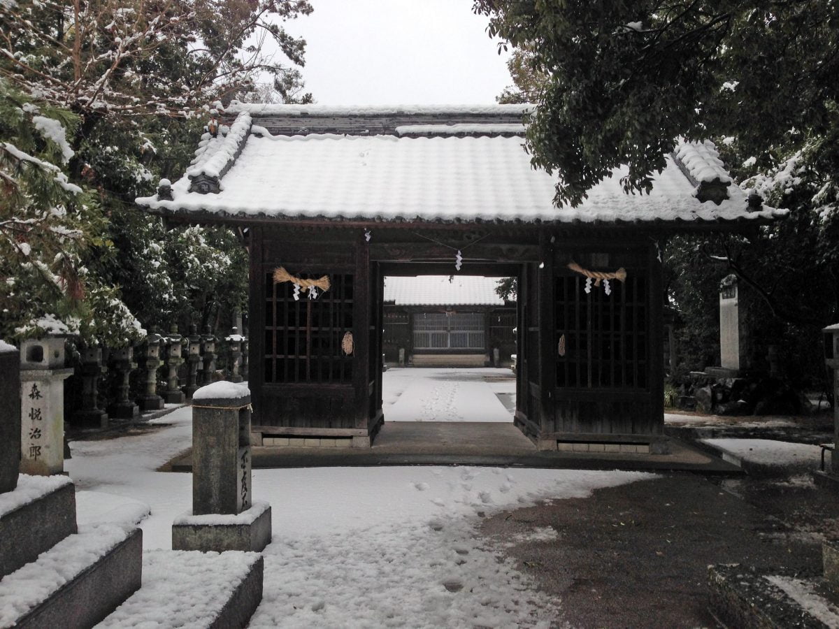 多度津町山階・春日神社 随神門