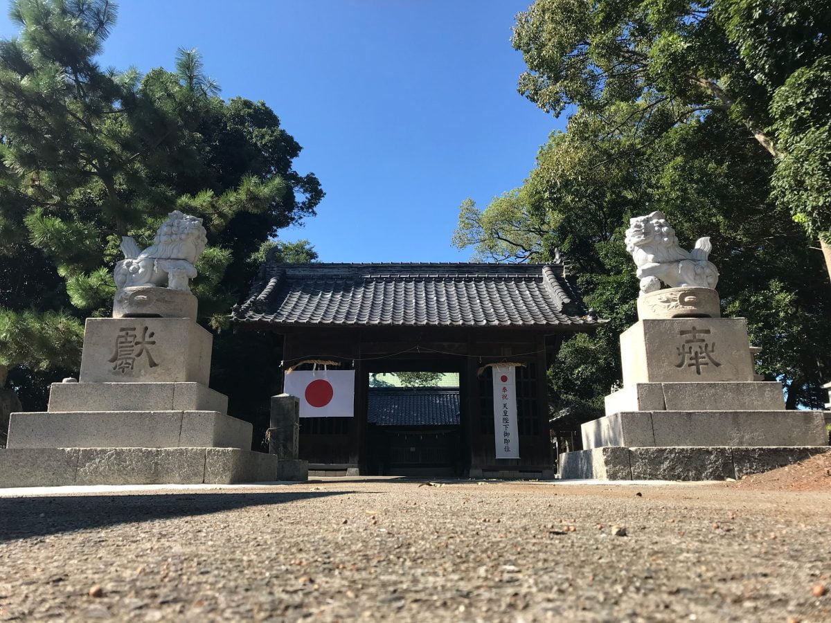 多度津町山階・春日神社 狛犬