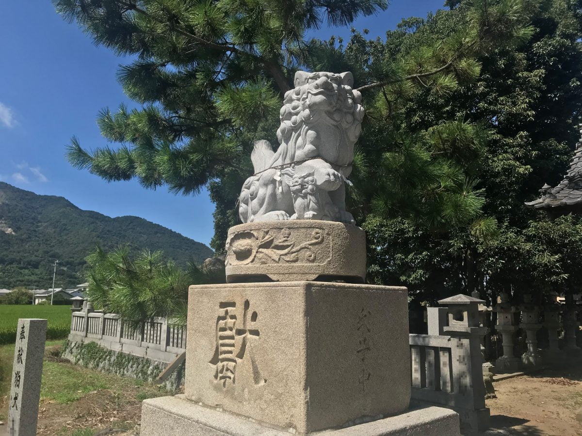 多度津町山階・春日神社 狛犬