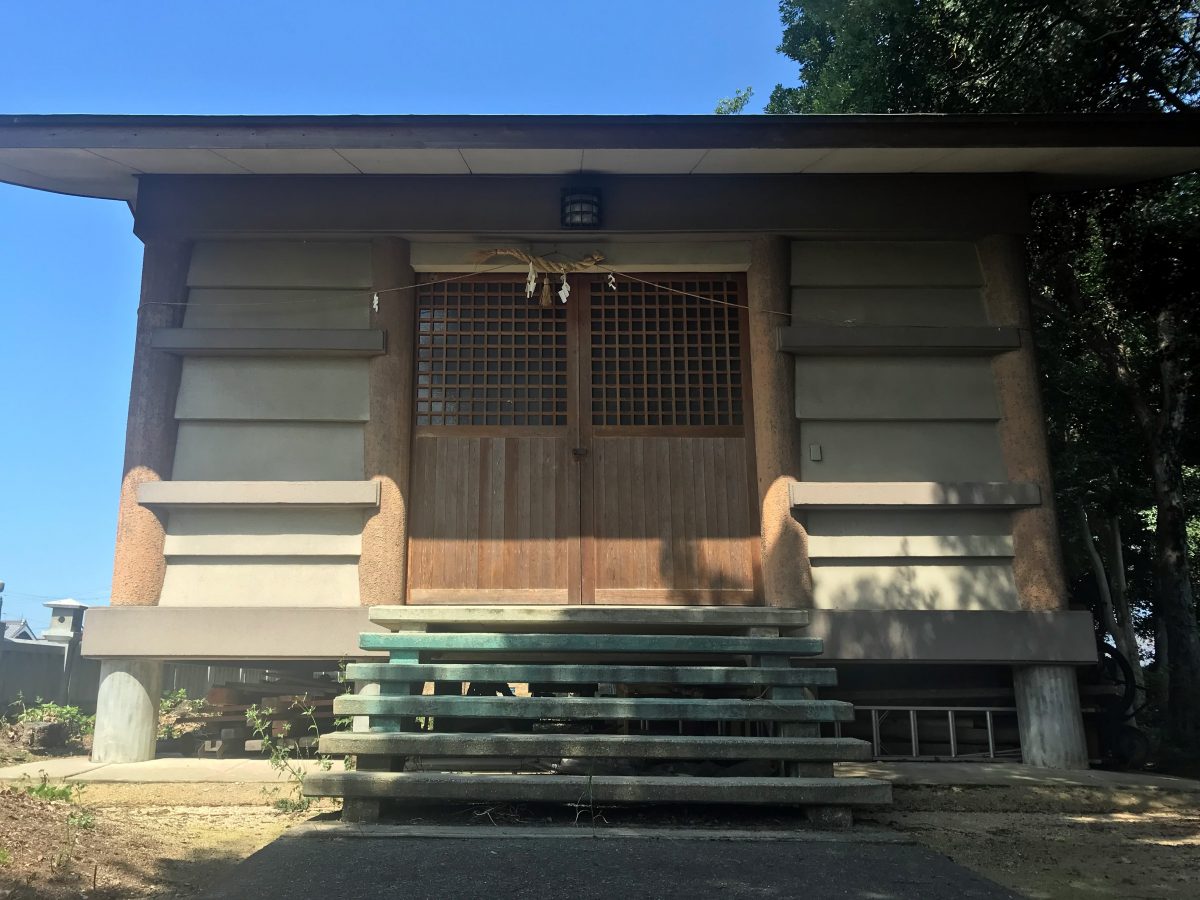 多度津町山階・春日神社 収蔵庫