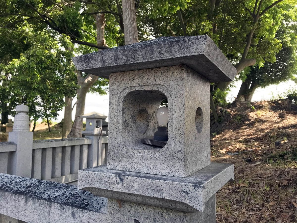 多度津町山階・春日神社 玉垣 燈籠