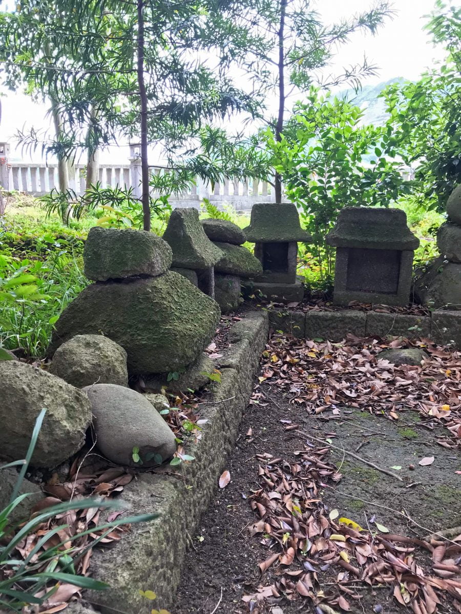 多度津町山階・春日神社 祠