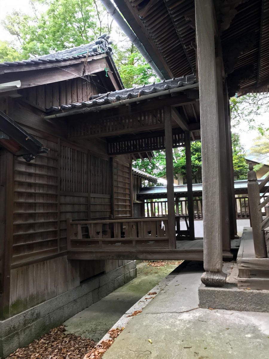 多度津町山階・春日神社 本殿 石の間