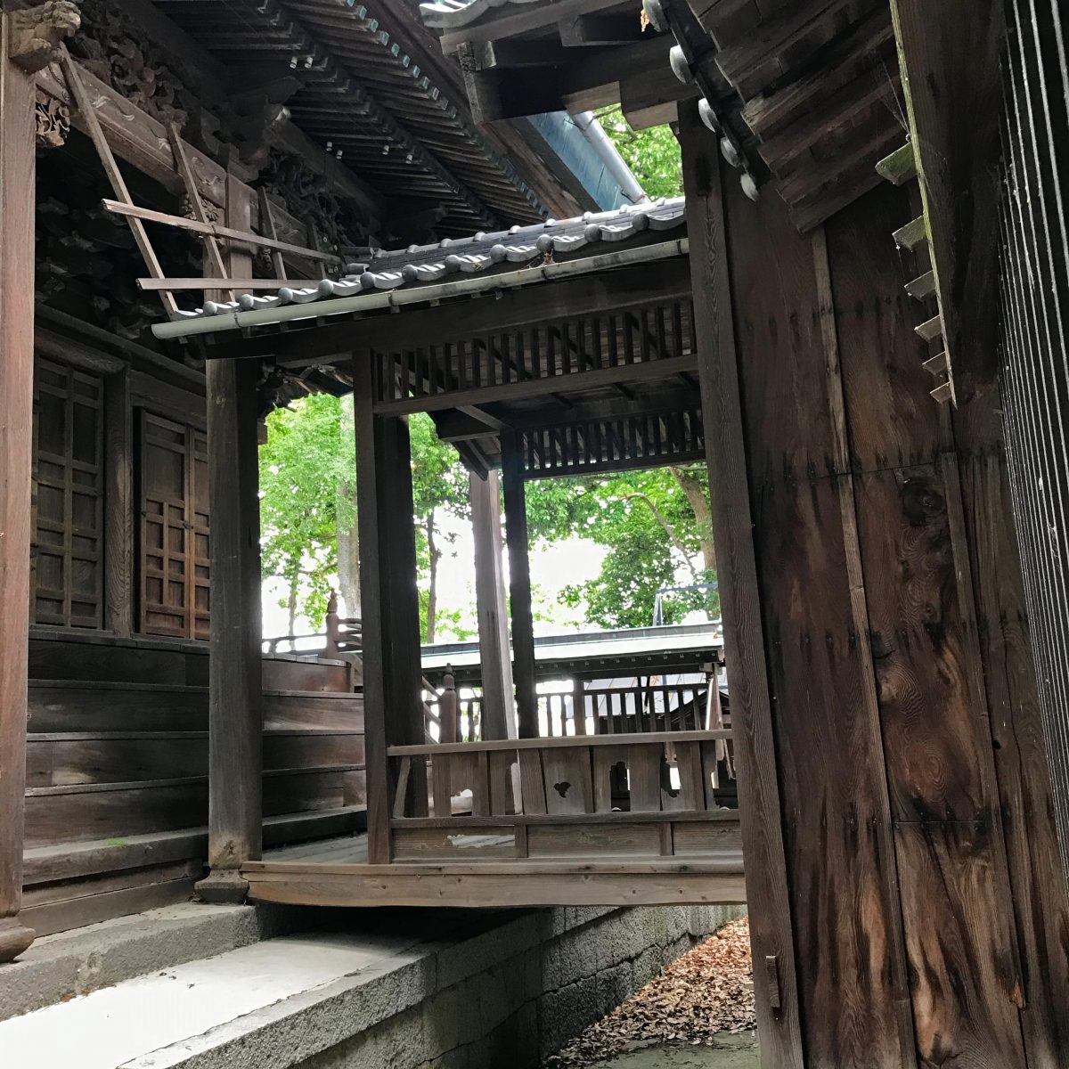 多度津町山階・春日神社 本殿 石の間