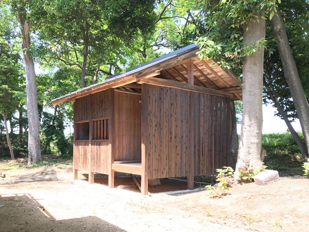 多度津町山階・春日神社 古札納所