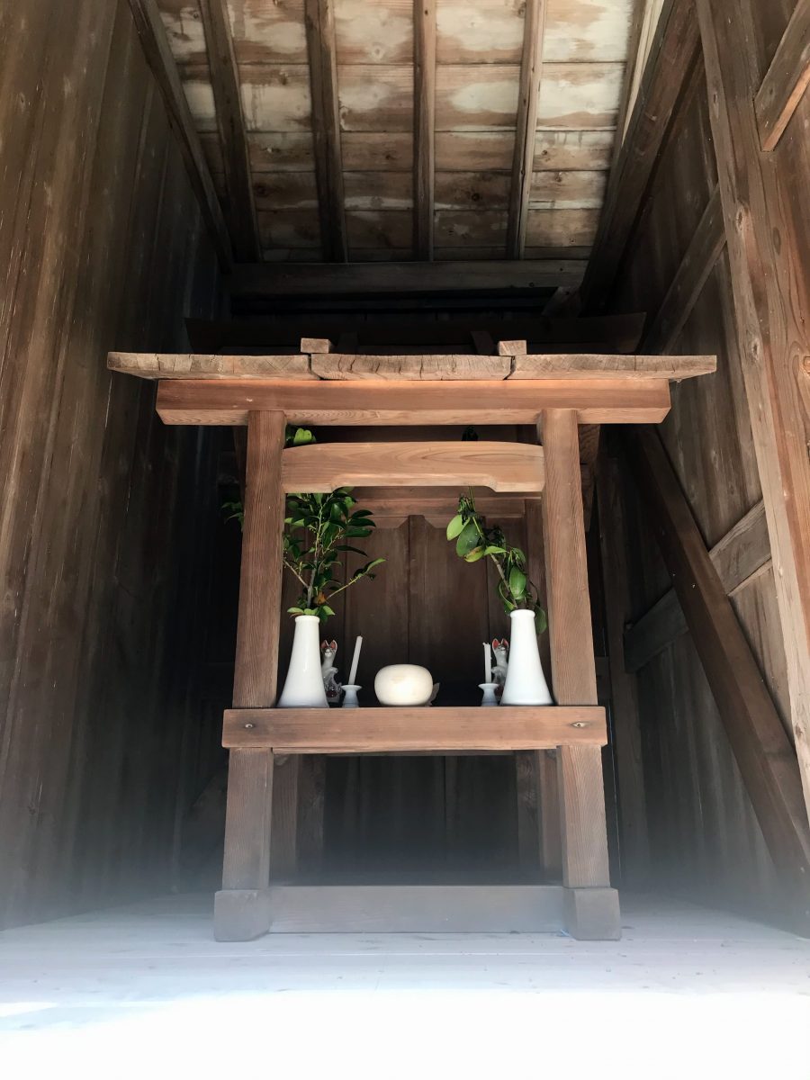 多度津町山階・春日神社 古札納所 祠