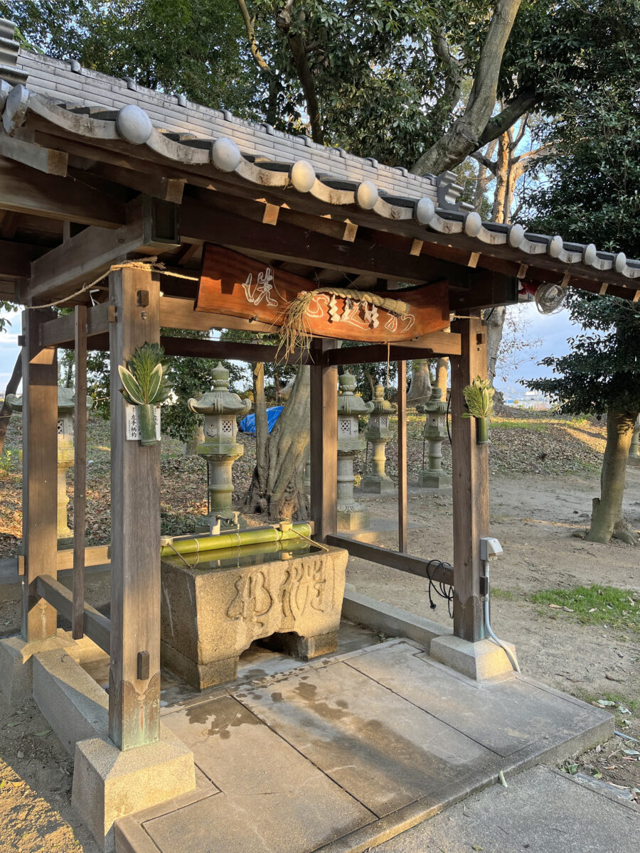 多度津町山階・春日神社 手水舎