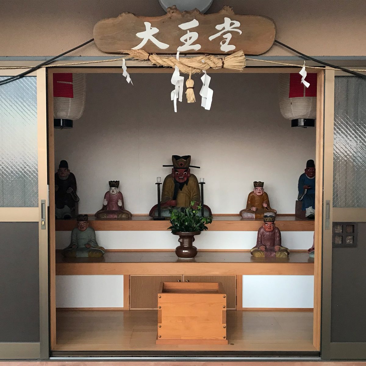 多度津町山階・春日神社 閻魔堂