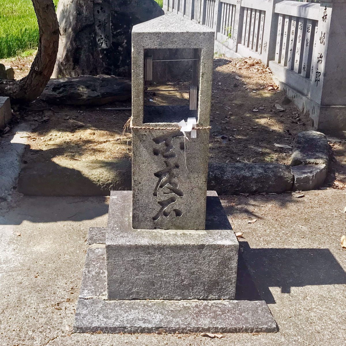 多度津町山階・春日神社 百度石