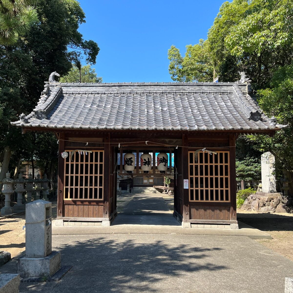 多度津町山階・春日神社 随神門
