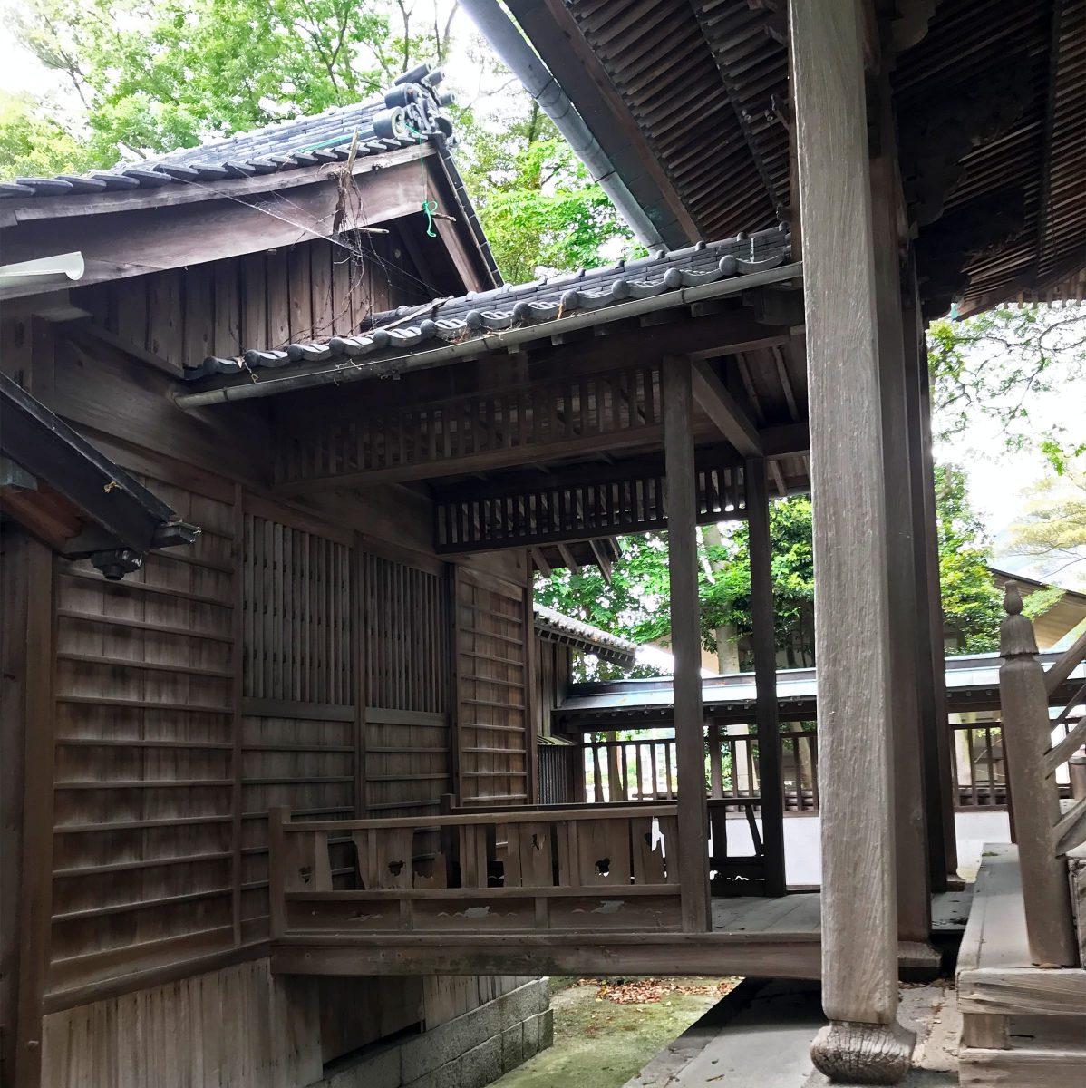 多度津町山階・春日神社 本殿 石の間