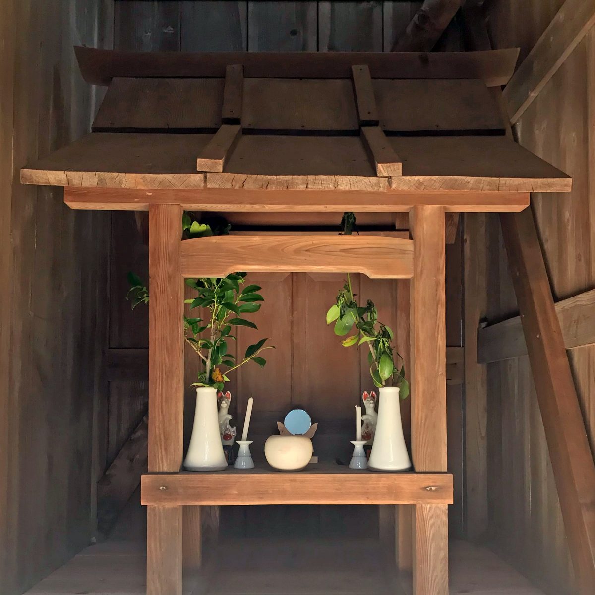 多度津町山階・春日神社 古札納所 祠
