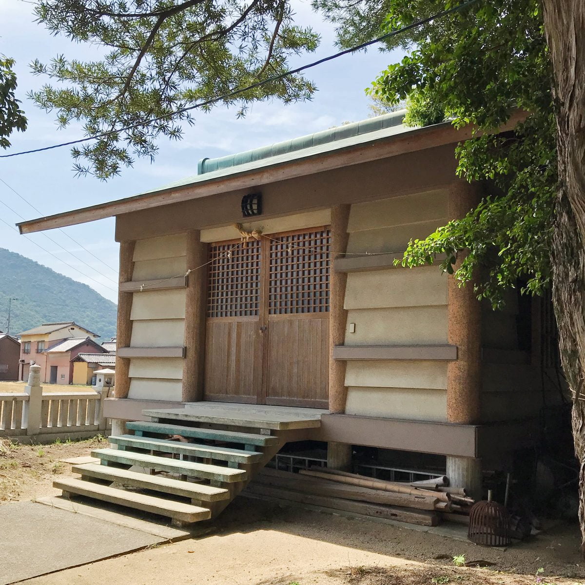 多度津町山階・春日神社 収蔵庫