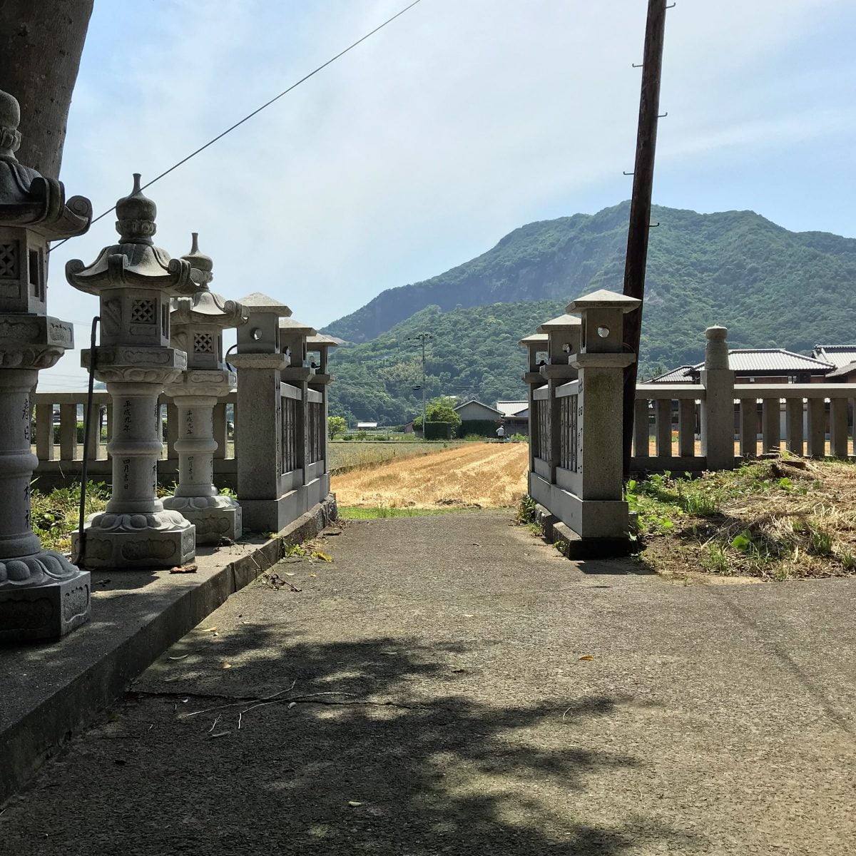 多度津町山階・春日神社 裏門