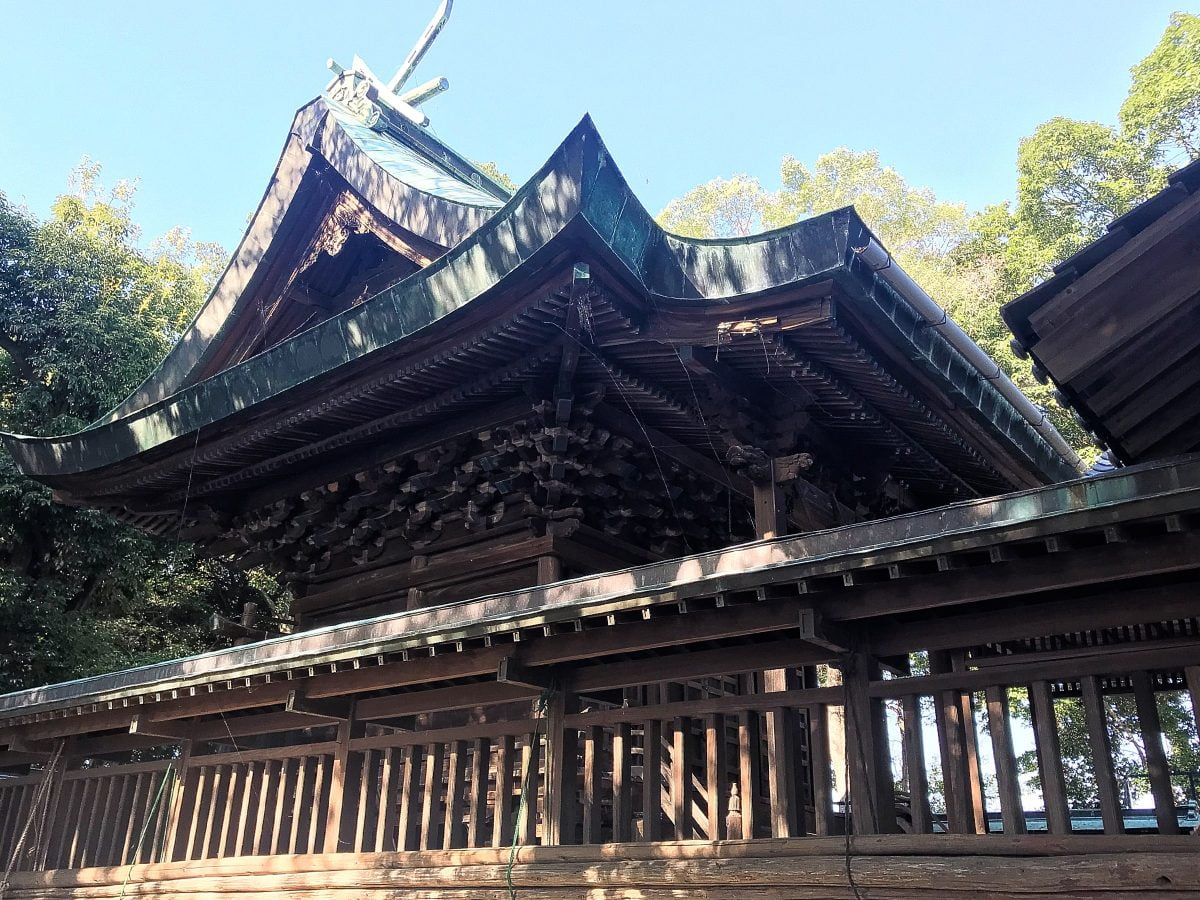 壮麗な彫刻の本殿